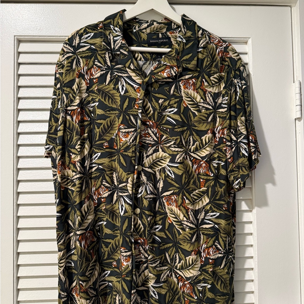 Banana Republic Green Leaf Print Casual Shirt